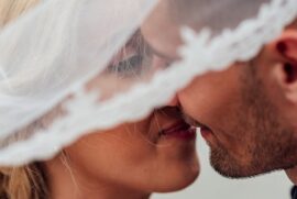 Casamento com Cornetas – História de Amor
