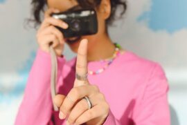 O dedo podre da Cris - história de Amor