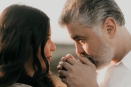 Amor 60+: Como Afeto, Experiência e Companheirismo Transformam Relações e Recomeços Afetivos