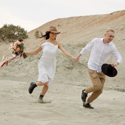 PAIXÃO RELÂMPAGO - POR QUÊ, HOJE EM DIA OS RELACIONAMENTOS COMEÇAM RÁPIDO E TERMINAM AINDA MAIS RÁPIDO?